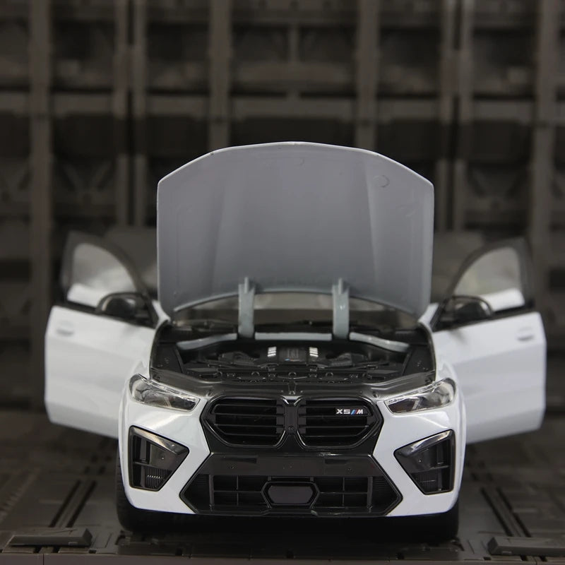 1:18 simulation BMW X5M alloy car model four doors and the front hood and trunk door can be opened rich details, finely crafted