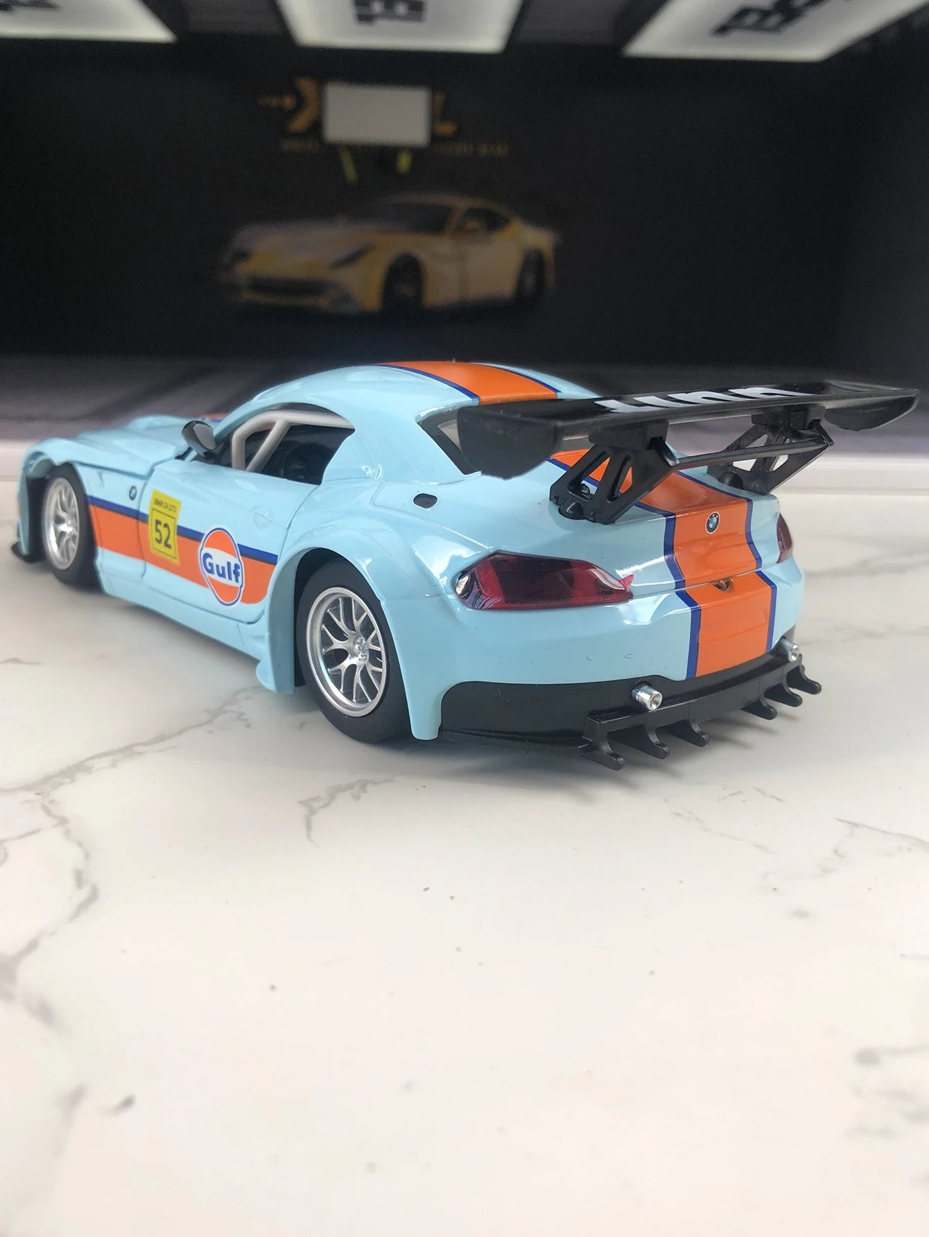 CCA 1:24 simulation zinc alloy BMW Z4 GT3 Gulf model car, static ornament, metal collectible gift car